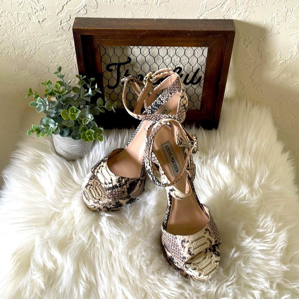 Steve Madden snake print platform heels, Sz 7.5.